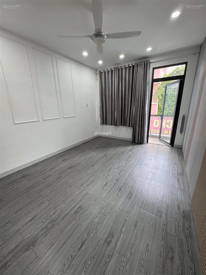Cho thuê nhà nguyên căn mặt tiền âu cơ, quận tân bình dt 4x22m  5 lầu. thang máy. giá 30tr/tháng