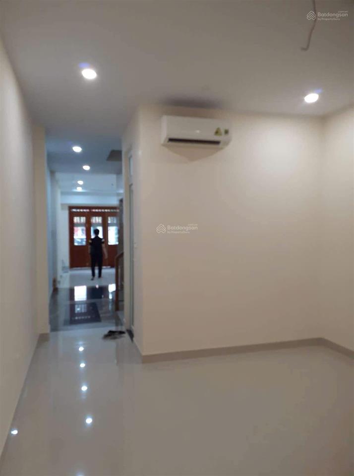 Cần tiền cho thuê nhà hẻm 10m đường nguyễn gia trí quận bình thạnh dt 4x203 lầu.giá 29tr/tháng