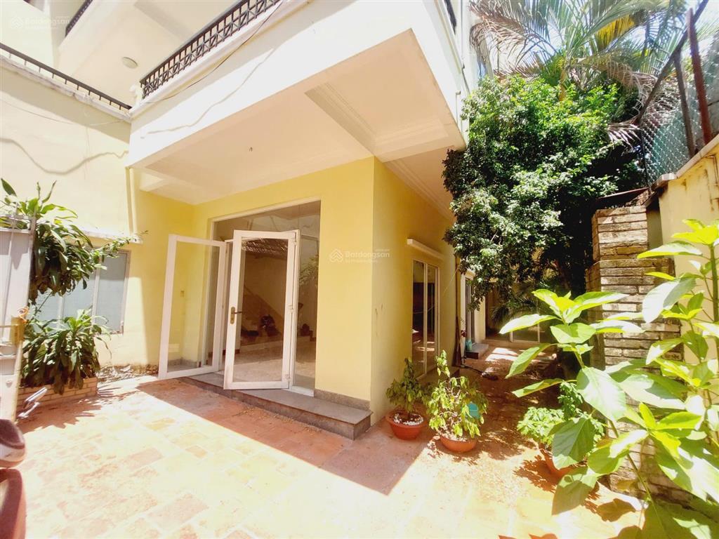 Cho thuê biệt thự phạm viết chánh, phường 19, quận bình thạnh giáp q.1. dt 11x18.3 tầng. giá 40tr