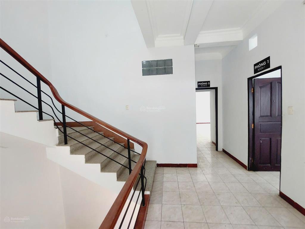 Bán gấp nhà phố hẻm 10m khu hoàng việt tân bình 5,2x28,5m  dtcn 133m2  4 tầng 21,5 tỷ