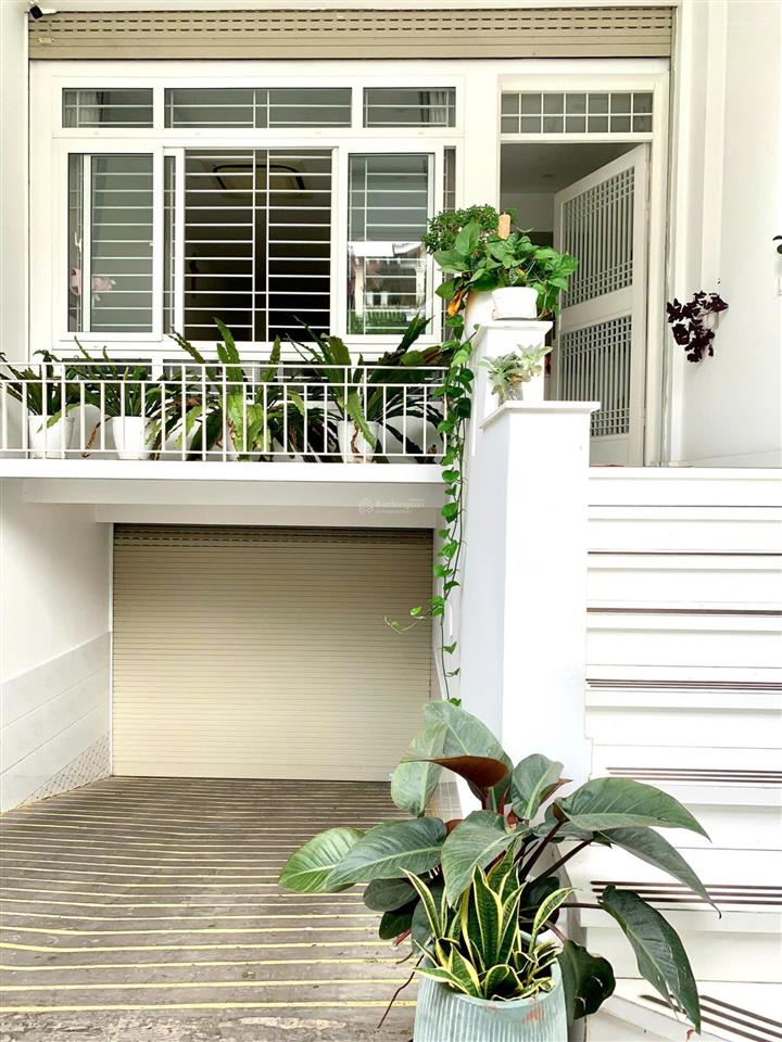 Cho thuê tòa nhà văn phòng đường ngô thị bì quận 7 dt 5,2x22m  hầm 5 tầng thang máy. giá thuê 69tr