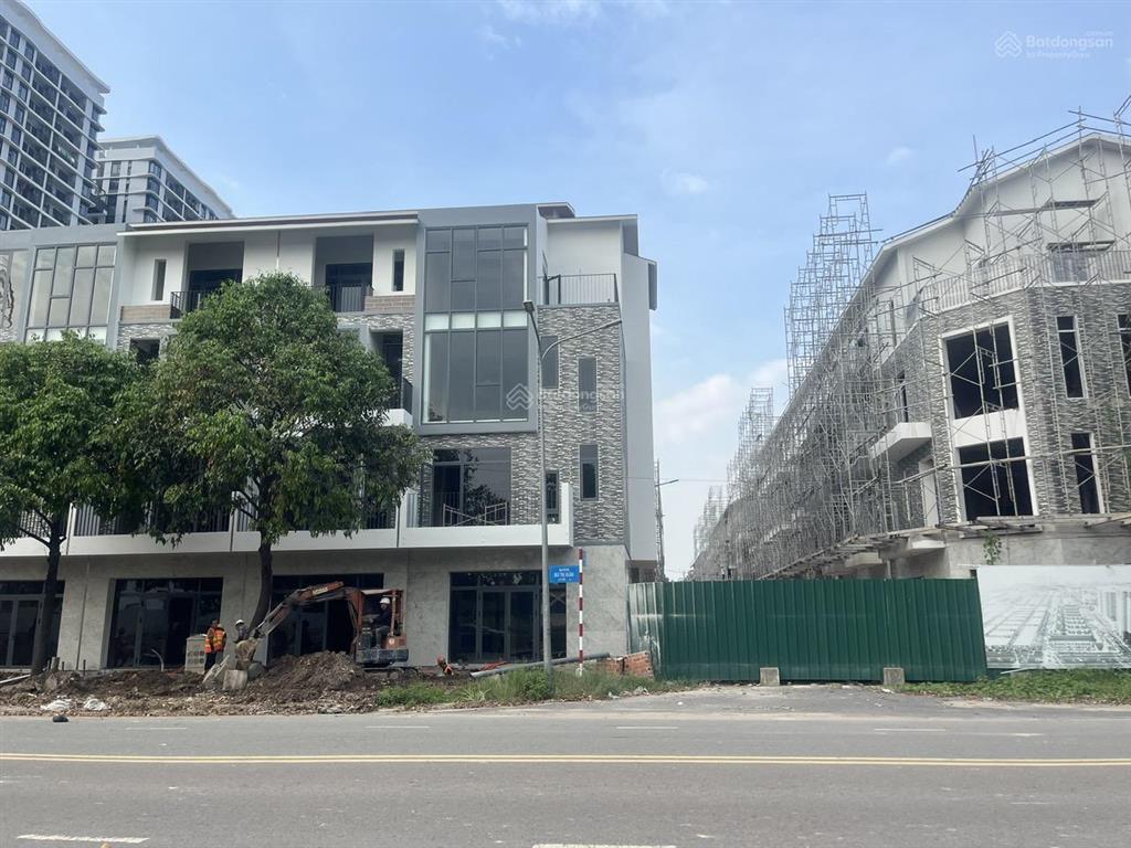 Shophouse uni complex 1 trệt 3lầu, 5,65tỷ, 2 mặt tiền an dương vương  bùi thị xuân, tp thủ dầu một