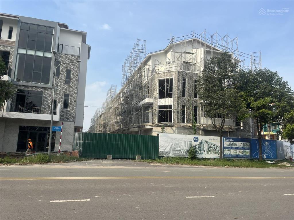 Shophouse uni complex 1 trệt 3lầu, 5,65tỷ, 2 mặt tiền an dương vương  bùi thị xuân, tp thủ dầu một