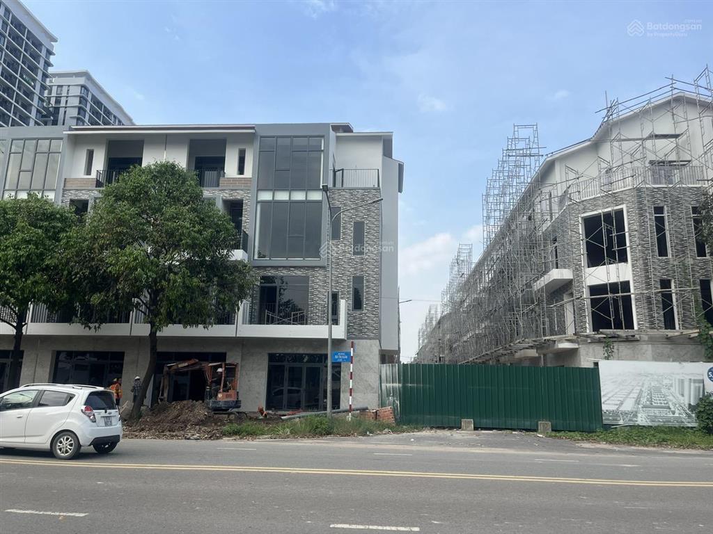 Shophouse uni complex 1 trệt 3lầu, 5,65tỷ, 2 mặt tiền an dương vương  bùi thị xuân, tp thủ dầu một