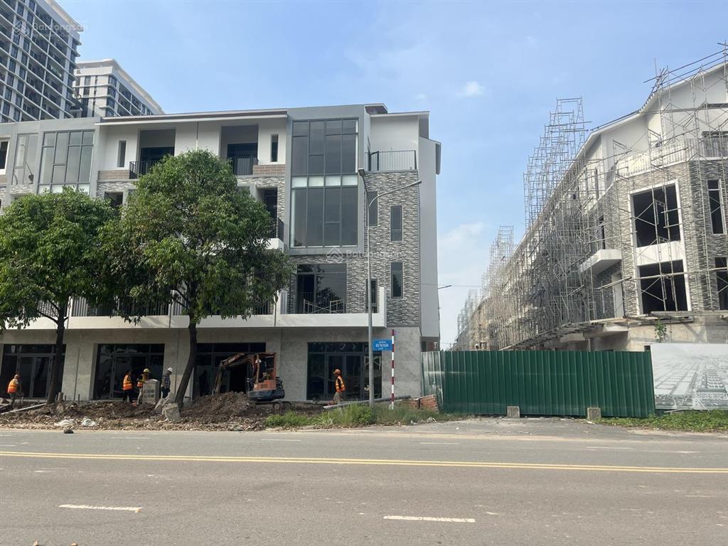 Shophouse uni complex 1 trệt 3lầu, 5,65tỷ, 2 mặt tiền an dương vương  bùi thị xuân, tp thủ dầu một
