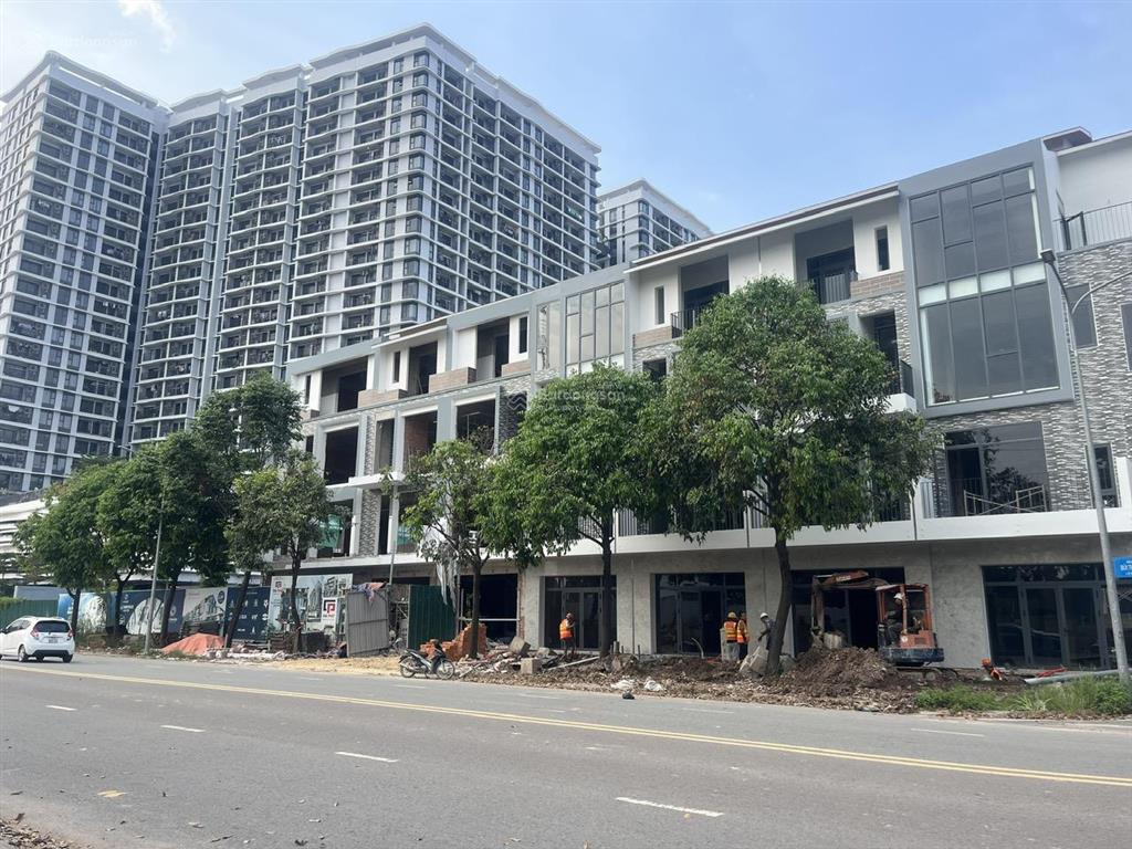 Shophouse uni complex 1 trệt 3lầu, 5,65tỷ, 2 mặt tiền an dương vương  bùi thị xuân, tp thủ dầu một
