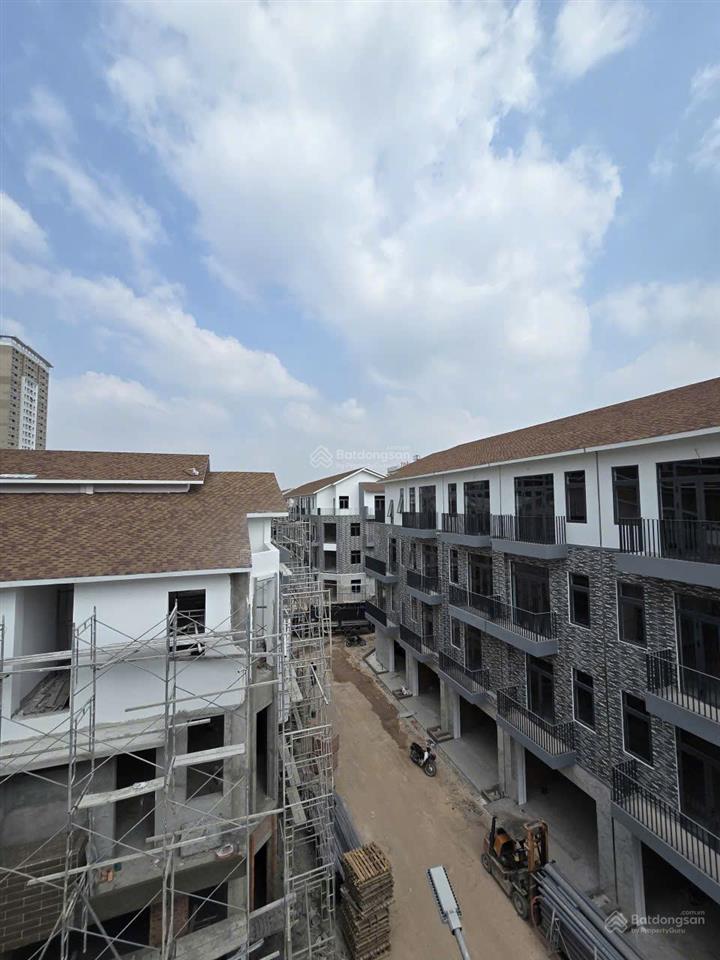 Shophouse uni complex 1 trệt 3 lầu, 5,65 tỷ, 2 mặt tiền an dương vươngbùi thị xuân, tp thủ dầu một