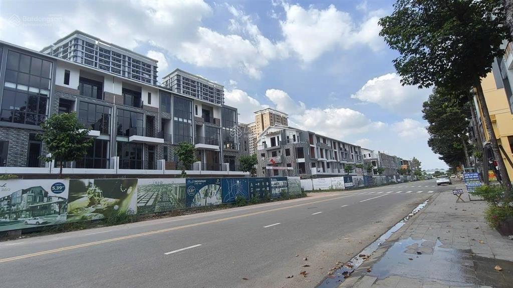 Shophouse uni complex 1 trệt 3 lầu, 5,65 tỷ, 2 mặt tiền an dương vươngbùi thị xuân, tp thủ dầu một