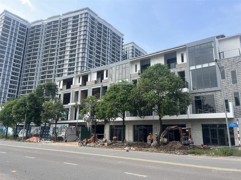 Shophouse uni complex 1 trệt 3 lầu, 5,65 tỷ, 2 mặt tiền an dương vươngbùi thị xuân, tp thủ dầu một