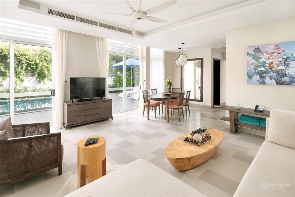 Cần bán gấp căn góc 300m2 view biển đẹp nhất, 1 bước chân tới bãi biển