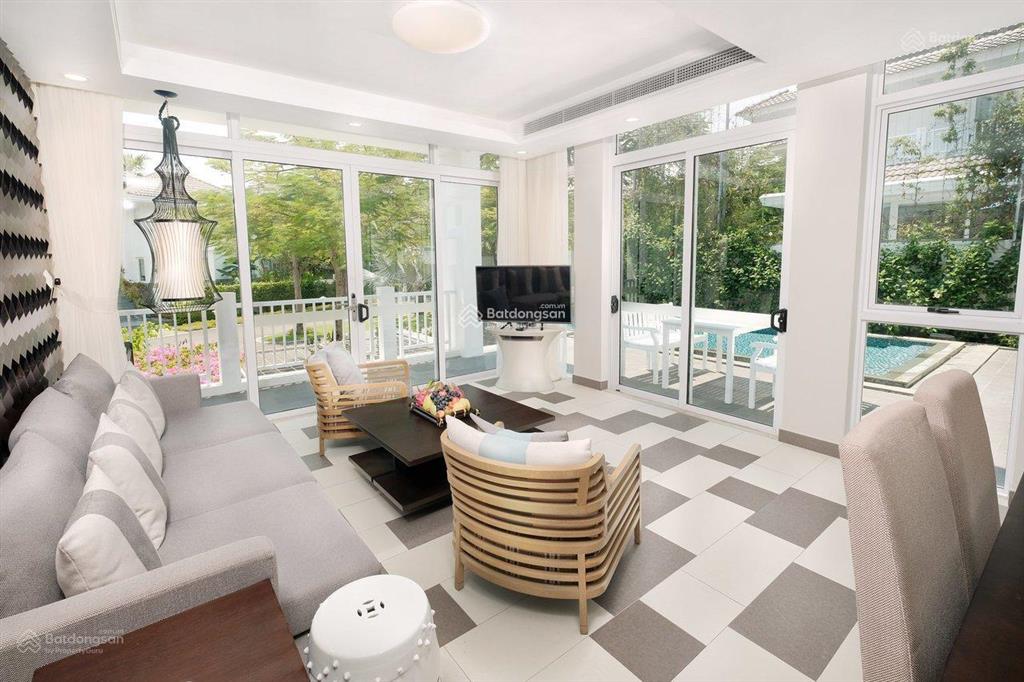 Cần bán gấp căn góc 300m2 view biển đẹp nhất, 1 bước chân tới bãi biển