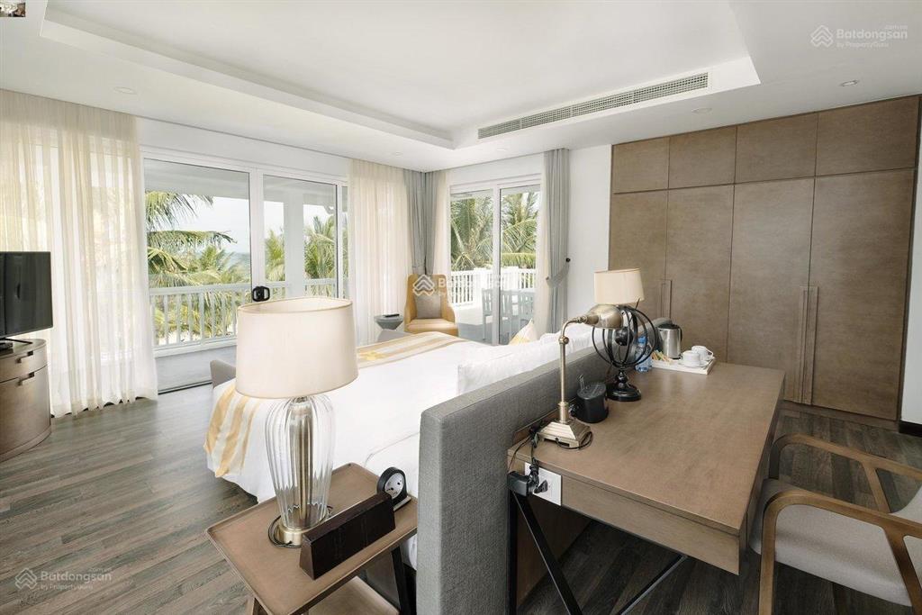 Cần bán gấp căn góc 300m2 view biển đẹp nhất, 1 bước chân tới bãi biển