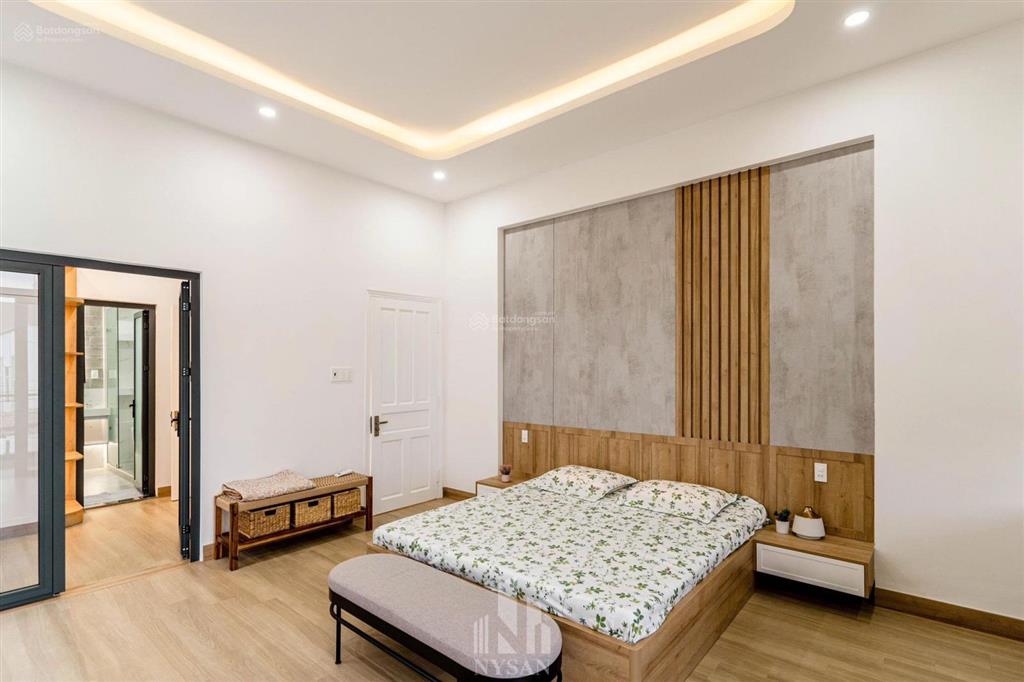Cho thuê căn hộ 2pn 103m2 nội thất thiết kế cực đẹp, hiện đại, tầng cao view đẹp giá chỉ 16tr/th