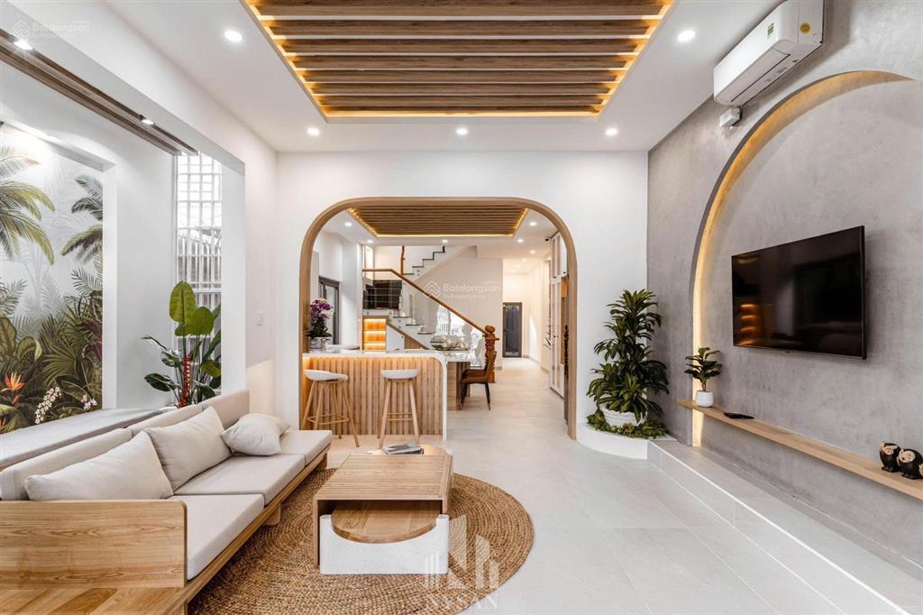 Cho thuê căn hộ 2pn 103m2 nội thất thiết kế cực đẹp, hiện đại, tầng cao view đẹp giá chỉ 16tr/th