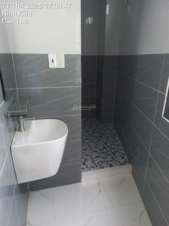 Nhà mặt tiền tiện kinh doanh mua bán