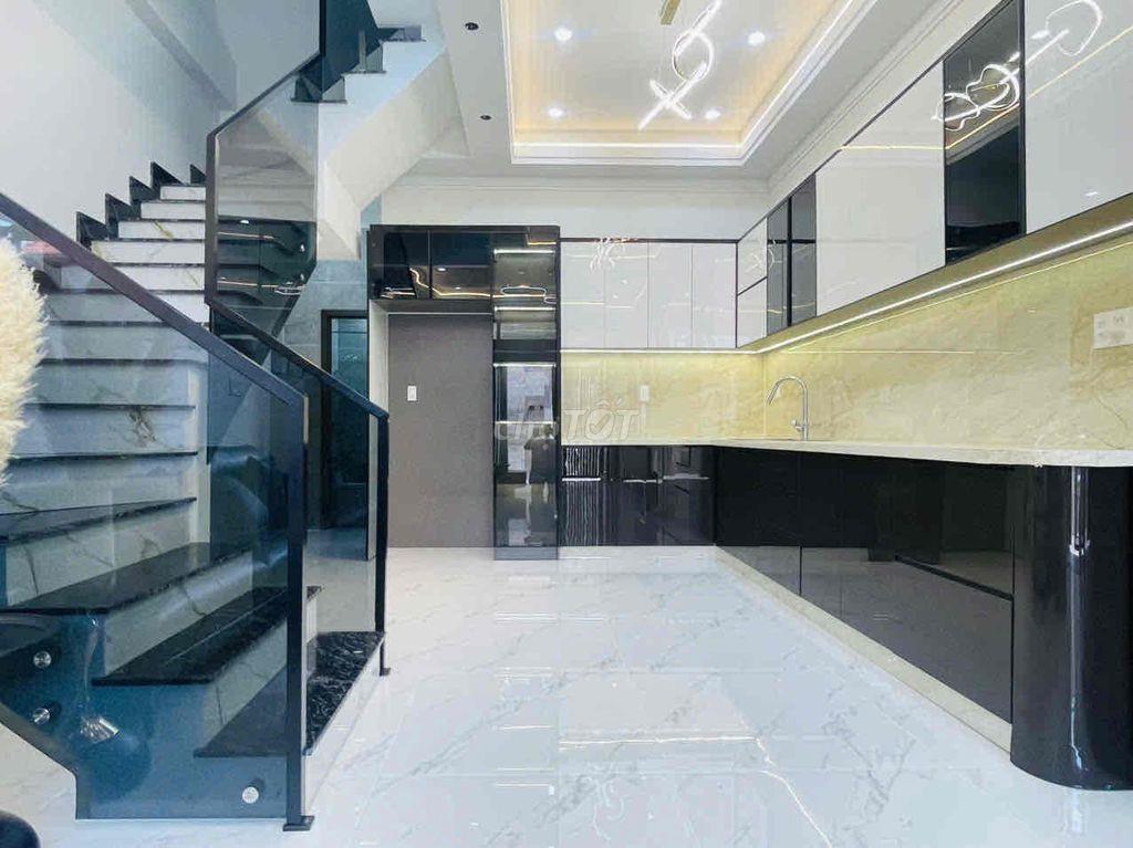 nhà 1 trệt 2 lầu cách nguyễn tri phương vài bước chân