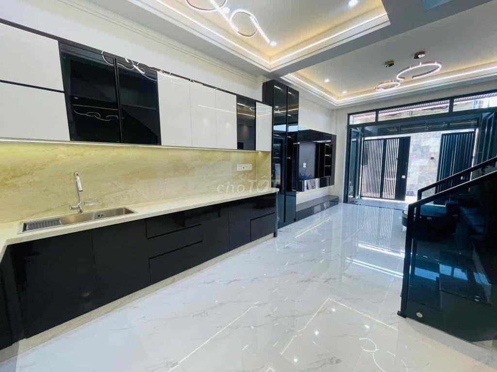 nhà 1 trệt 2 lầu cách nguyễn tri phương vài bước chân