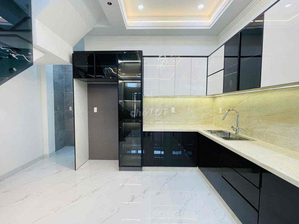 nhà 1 trệt 2 lầu cách nguyễn tri phương vài bước chân