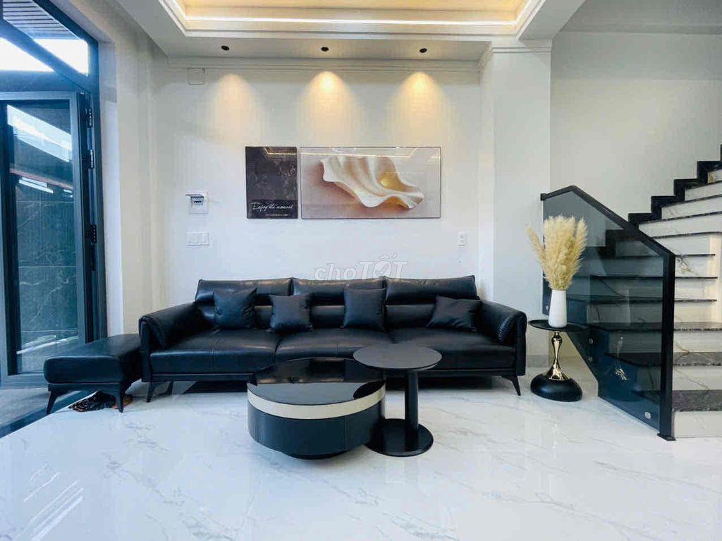 nhà 1 trệt 2 lầu cách nguyễn tri phương vài bước chân