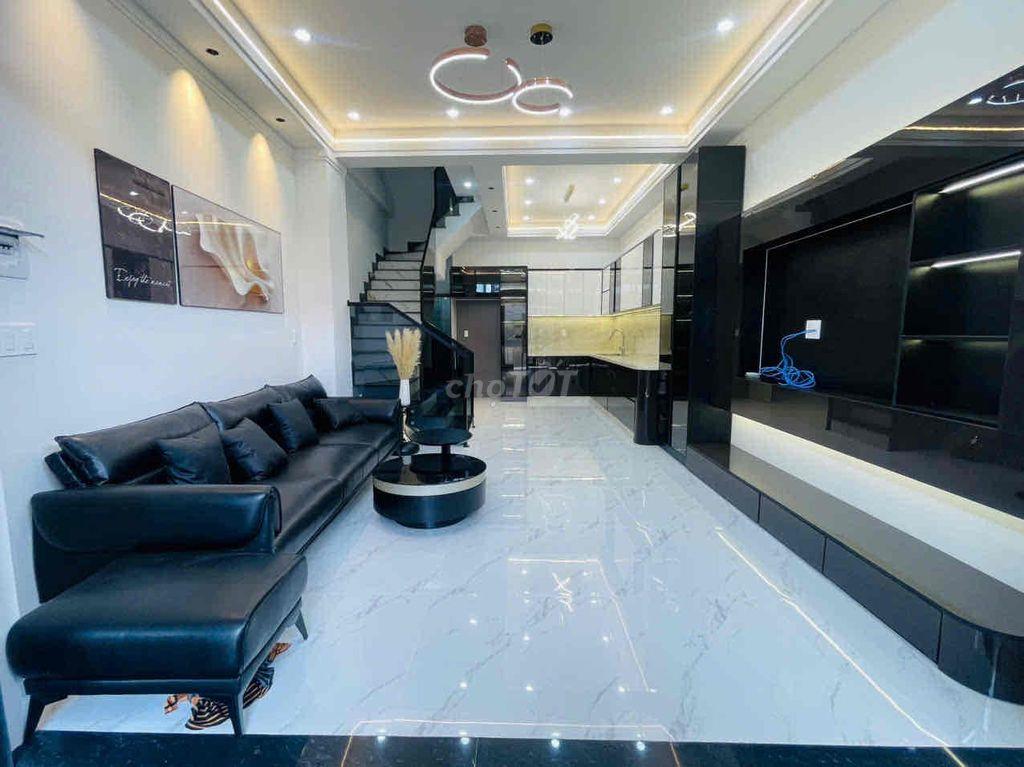 nhà 1 trệt 2 lầu cách nguyễn tri phương vài bước chân
