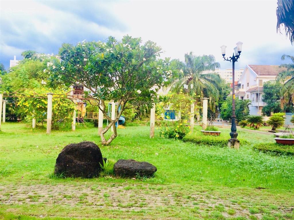 Bán lô góc 2mt đối diện công viên nam long, dt 9x20m, giá tốt 14,5 tỷ