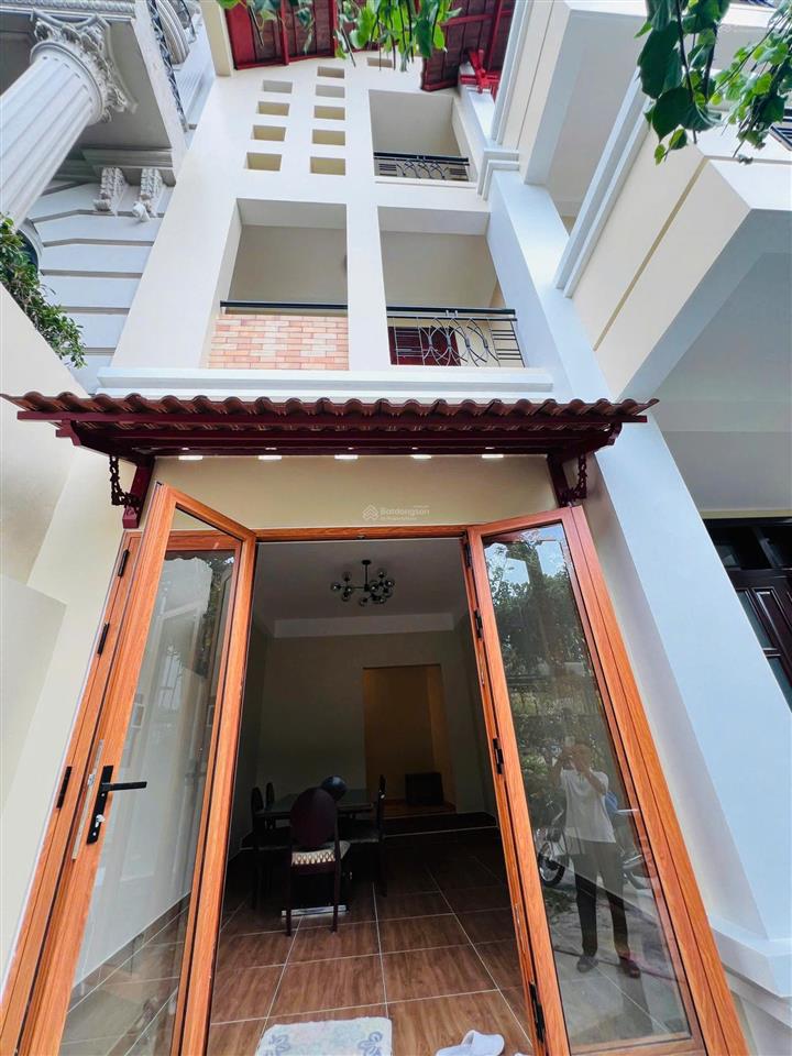 Cho thuê biệt thự góc 2 mặt tiền quận 7 giá 35tr/tháng đẹp lung linh qua q1 chỉ 10 phút.