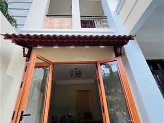 Cho thuê biệt thự góc 2 mặt tiền quận 7 giá 35tr/tháng đẹp lung linh qua q1 chỉ 10 phút.