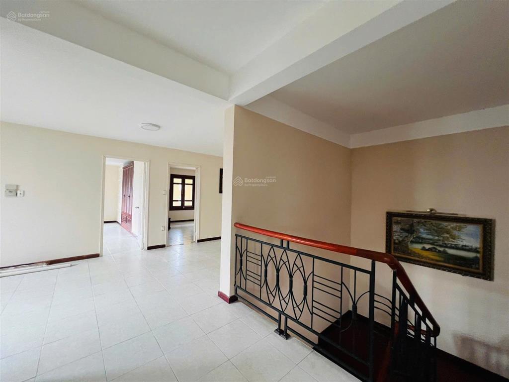 Cho thuê biệt thự góc 2 mặt tiền quận 7 giá 35tr/tháng đẹp lung linh qua q1 chỉ 10 phút.