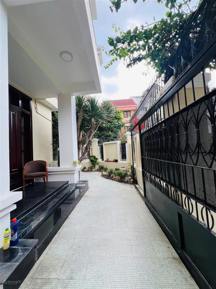 Cho thuê biệt thự góc 2 mặt tiền quận 7 giá 35tr/tháng đẹp lung linh qua q1 chỉ 10 phút.