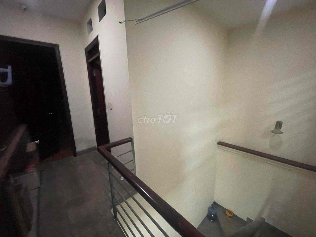 Cho thuê nhà nguyên căn làng đại học ABC,DT :5 x 20 ,3 Lầu . Giá: 18tr