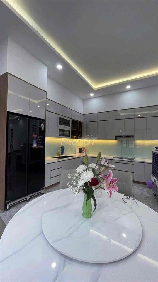 cho thuê nhà ng cănLàng Đại Học ABC, 5x20 , 3 lầu 4 PN . Giá : 22tr/th
