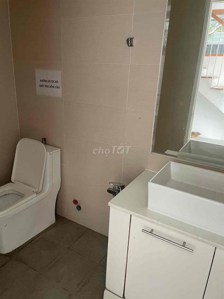 Nhà Gần Làng Đại Học B .Phuớc Kiển , Dt: 7x15 . 3 lầu . giá : 18tr/th