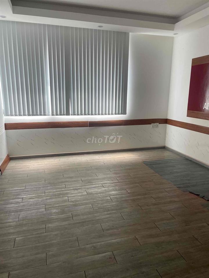 Nhà Gần Làng Đại Học B .Phuớc Kiển , Dt: 7x15 . 3 lầu . giá : 18tr/th