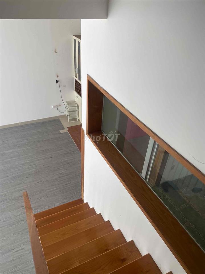 Nhà Gần Làng Đại Học B .Phuớc Kiển , Dt: 7x15 . 3 lầu . giá : 18tr/th