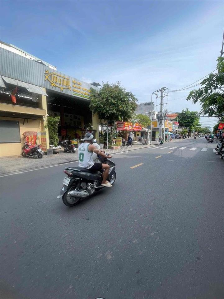 NGUYÊN CĂN GÓC 2MT Lâm VĂN BỀN, Q.7. DT:NGANG 18 DÀI 7 . GIÁ :100Tr/TH