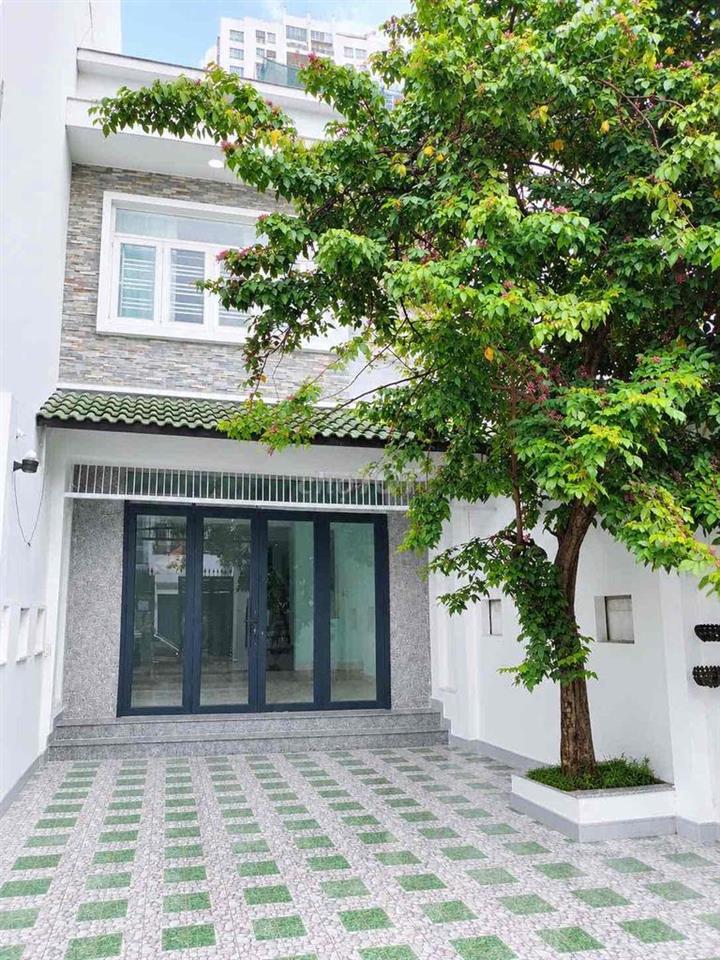 Cho thuê nhà ngcăn Làng Ðại Học ABC,DT:5x25 , 3 lầu,5 PN . Giá:14tr/th