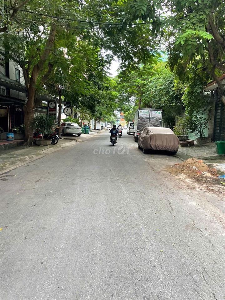 Cho thuê nhà kho 1 Trệt 1 lửng 3 phòng.Làng Đại Học ABC, DT: 8x26. 25T