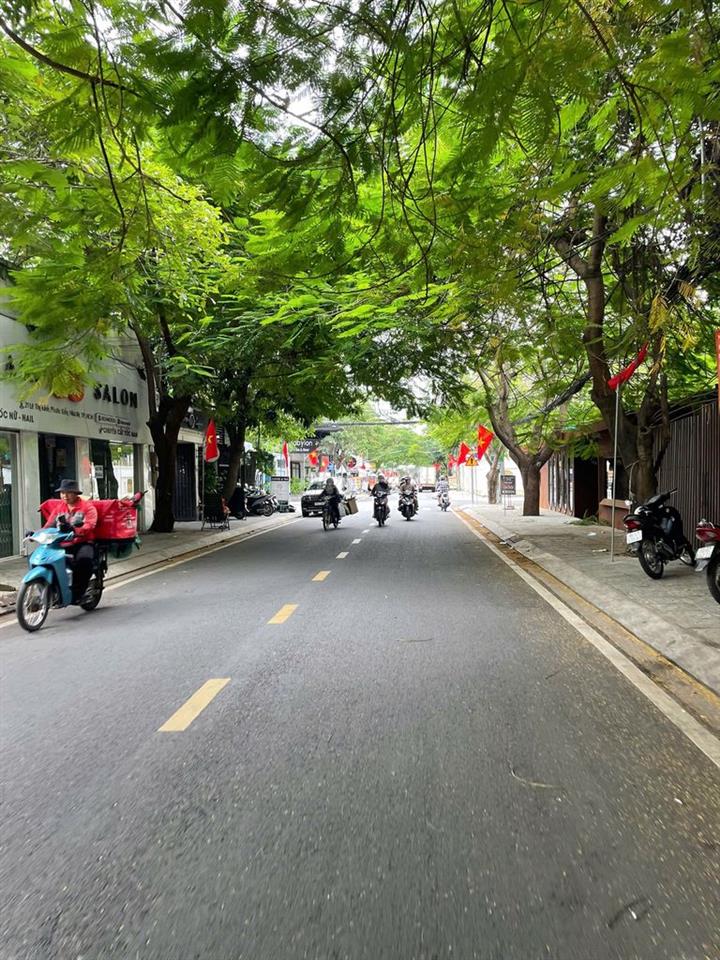 Cho thuê nhà kho 1 Trệt 1 lửng 3 phòng.Làng Đại Học ABC, DT: 8x26. 25T
