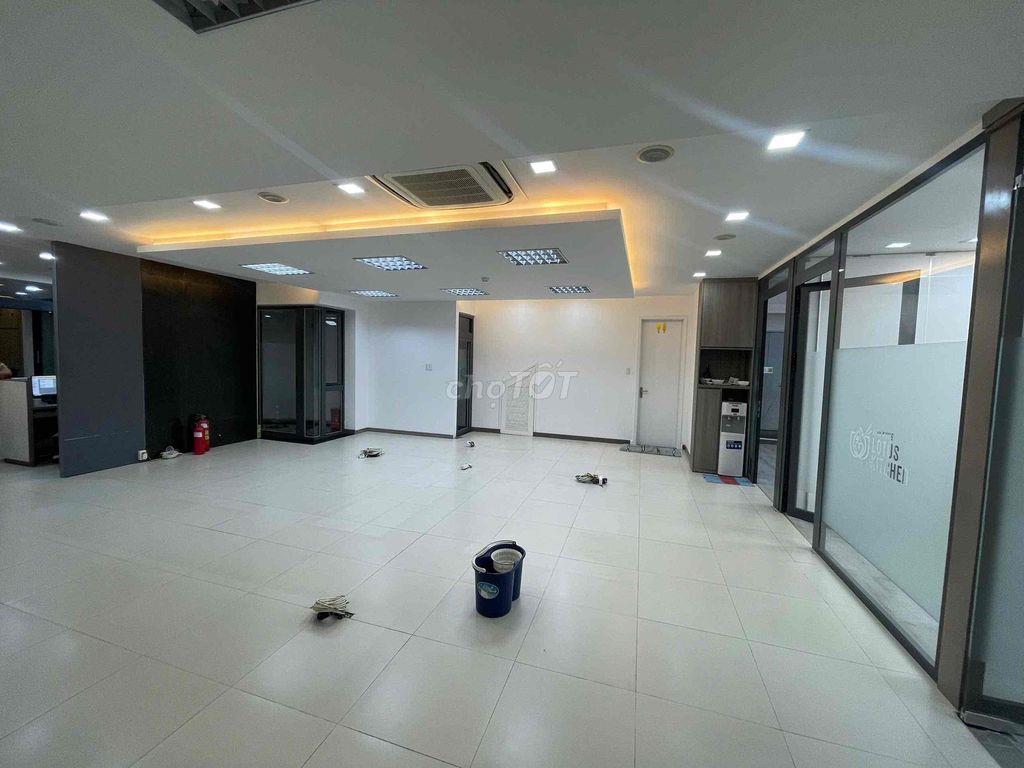 biệt thự KDC sadeco 250m2 . 4 lầu . có thang máy . Giá thuê: 65tr/th
