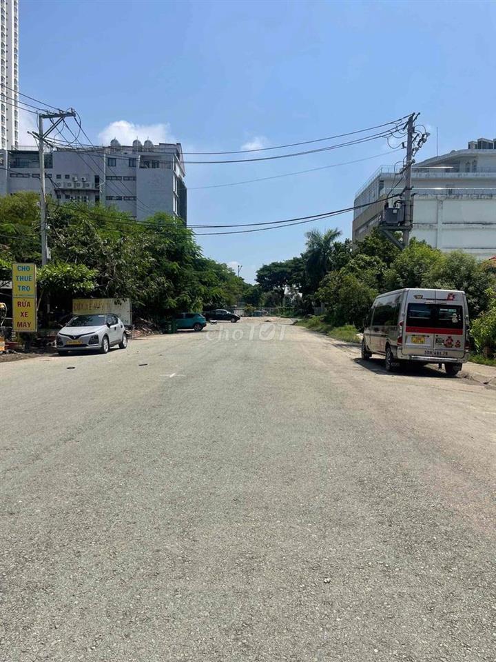 nguyên căn đường Lê Thị Kỉnh đg 20m  làng đại học khu A 10x30 , 35/th