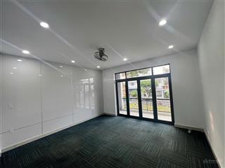Cho thuê nhà mặt tiền diện tích lớn làm văn phòng, nhà hàng, spa đường hồ xuân hương cách biển 100m