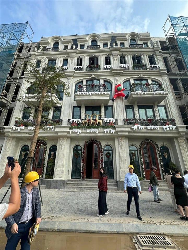 Chủ nhà cần tiền bán gấp căn ngoại giao rẻ hơn thị trường 10% bác nào mua  ngay nhé ạ