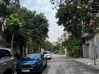 Cho thuê biệt thự văn phú giá 17 triệu.  0903 388 ***
