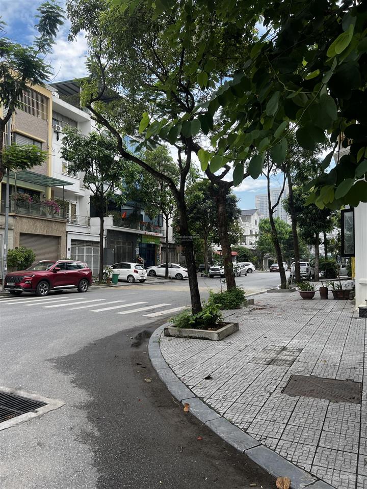 Cho thuê biệt thự văn phú. giá 12 triệu.  0903 388 ***