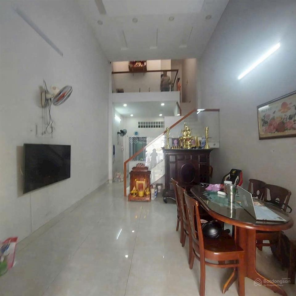 Cần bán gấp nhà vị trí đẹp sát trường chinh  khu chợ lạc quang 4mx21m 2 lầu