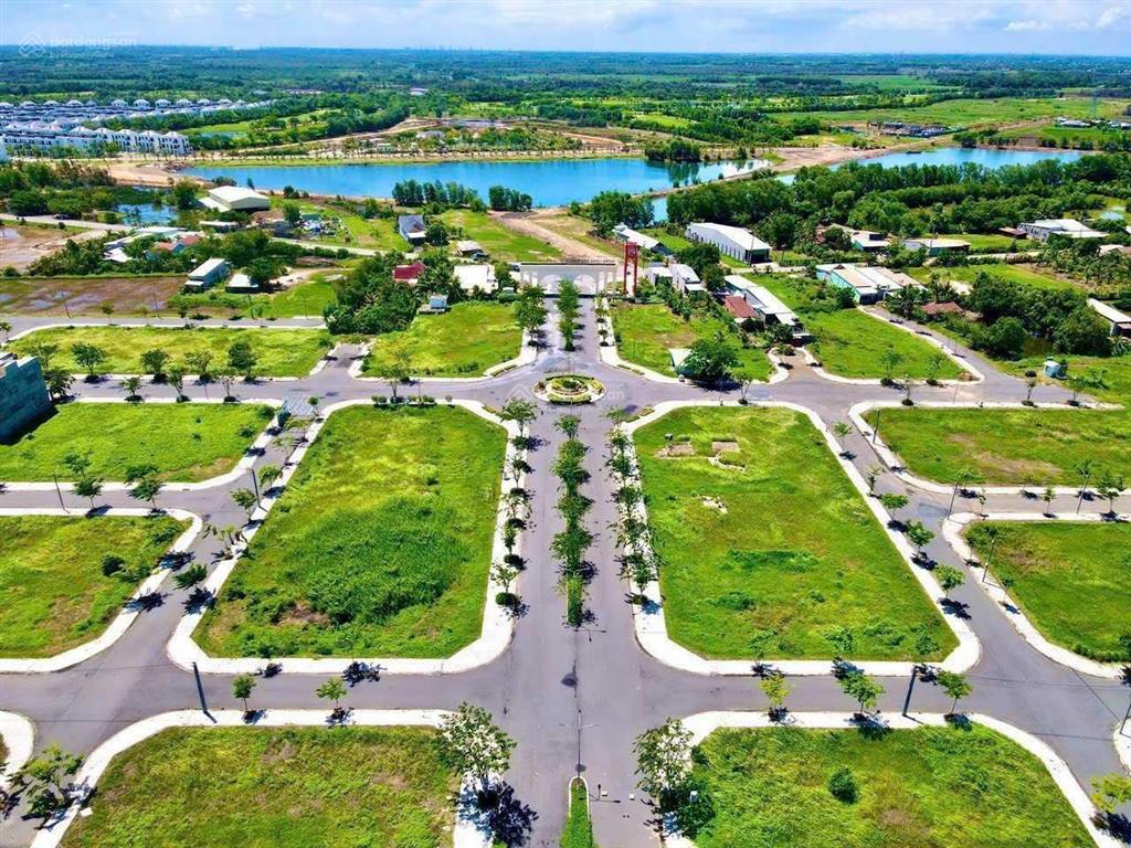 Chính chủ cần bán gấp lô liền kề, kdc hưng long residence, gần vingroup 900ha, sổ hồng