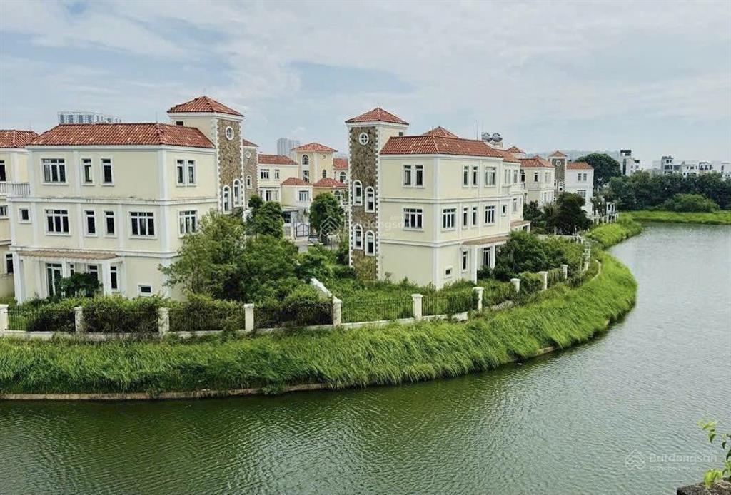 Bt đơn lập mặt hồ kđt nam an khánh cạnh vinsmart, giá 150tr/m2 quá rẻ để đầu tư.