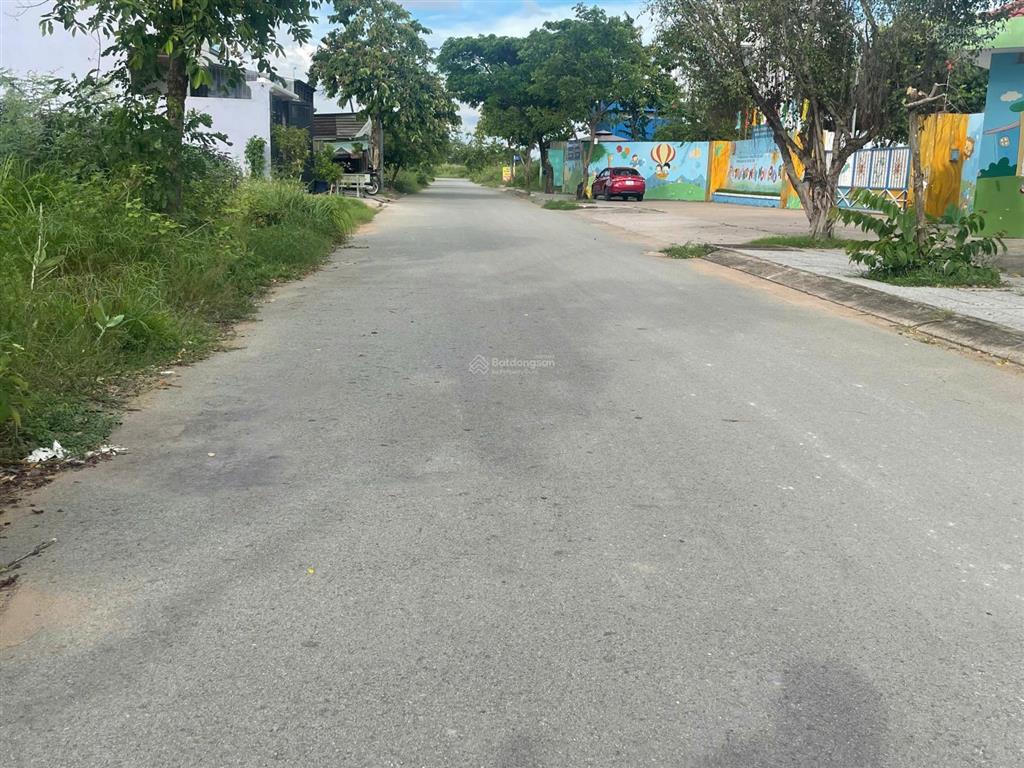 Chủ gửi cần bán nhanh 1 cặp nền 5x22 mt 1c hướng nam nhìn về vinhomes giá 6,5 tỷ.  0901 461 ***