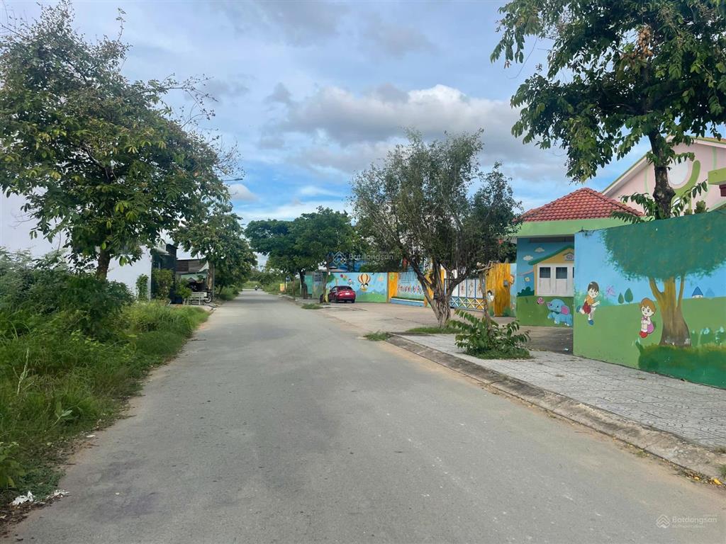 Chủ gửi cần bán nhanh 1 cặp nền 5x22 mt 1c hướng nam nhìn về vinhomes giá 6,5 tỷ.  0901 461 ***