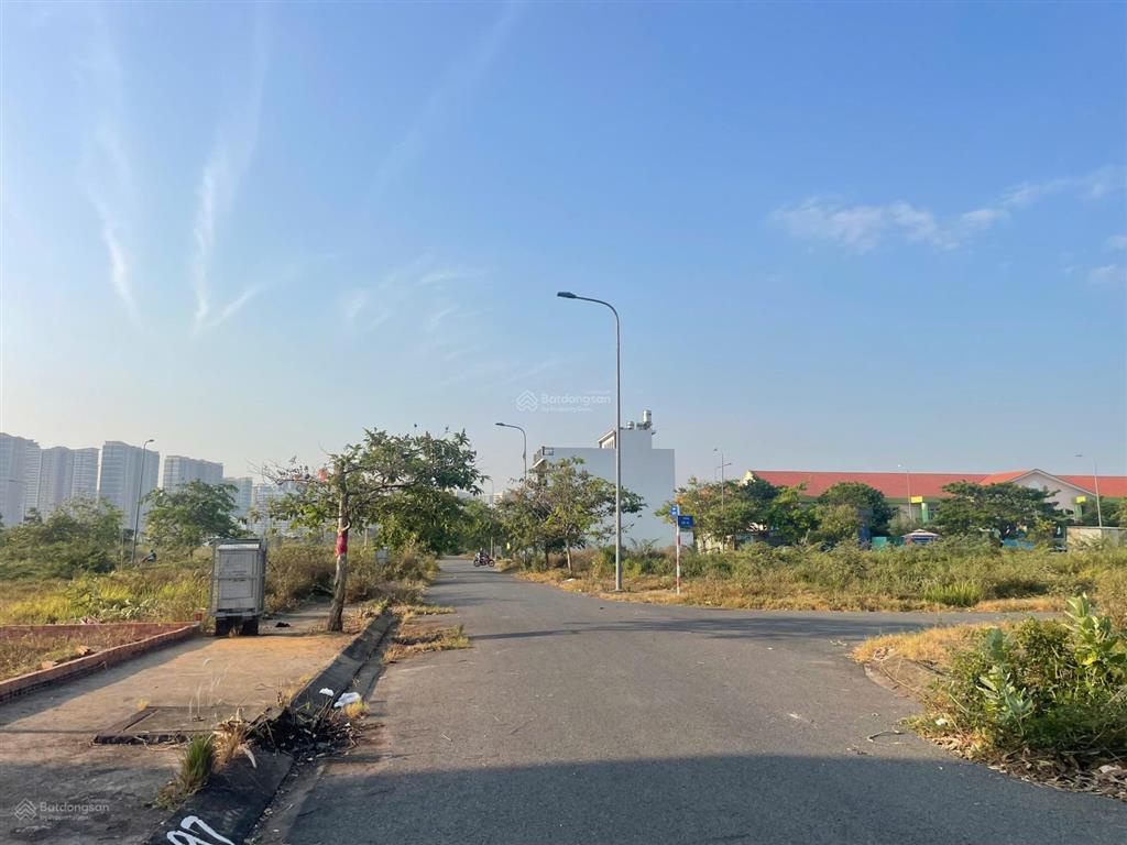 Chủ cần bán nhanh nền 8x20m đối diện trường tiểu học khu tđc phước thiện, giá tốt chỉ 8,7 tỷ